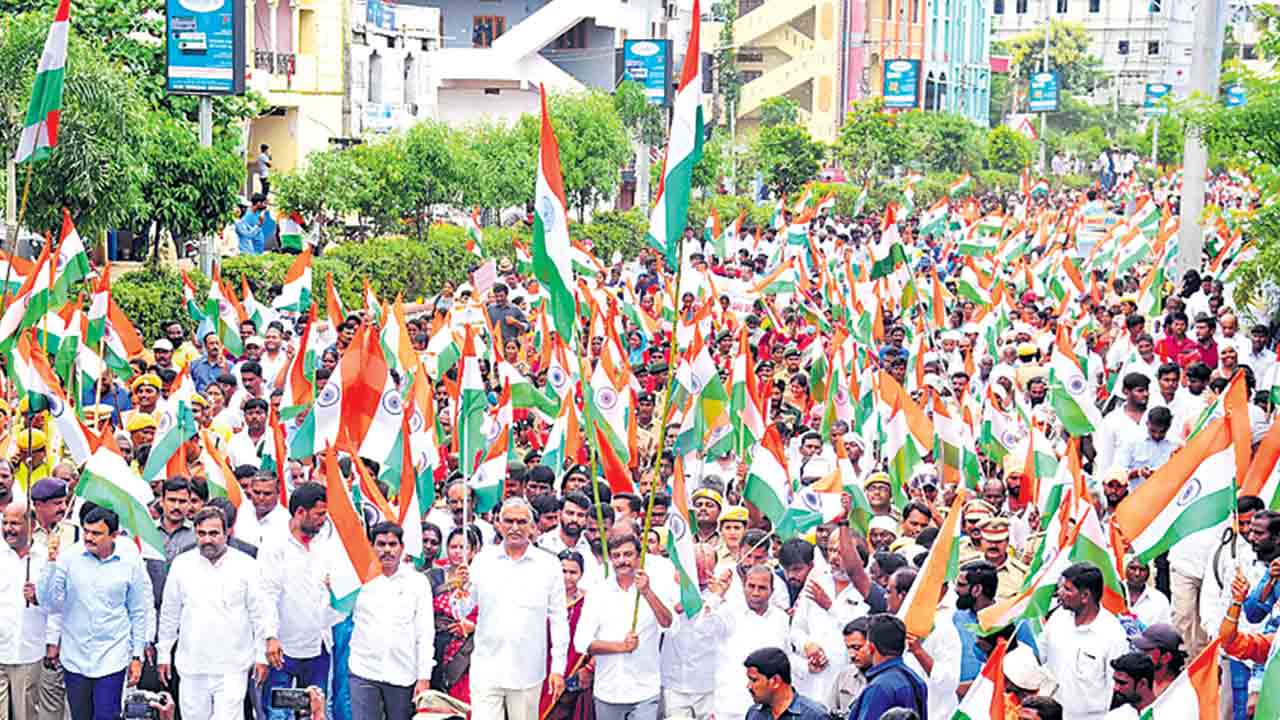 తిరంగా.. మెతుకుసీమ మెరవంగా..