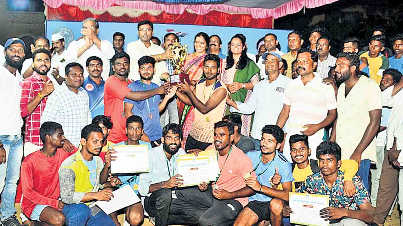 క్రీడల్లో గెలుపోటములు సహజం