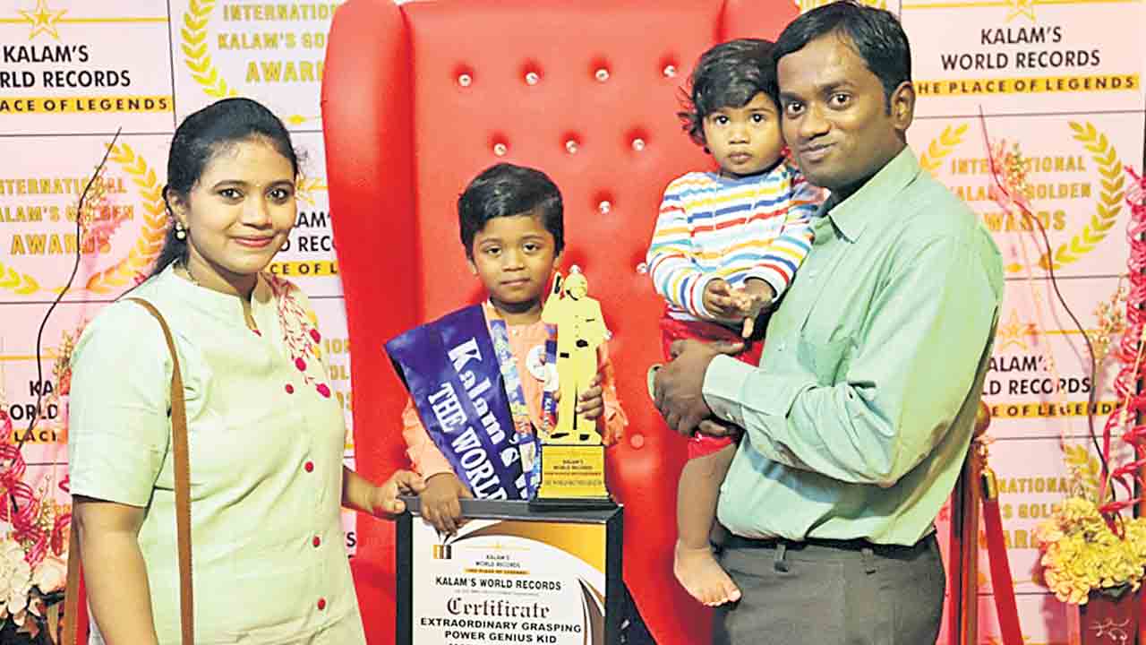 చిన్నవయస్సులోనే వరల్డ్‌ రికార్డ్‌