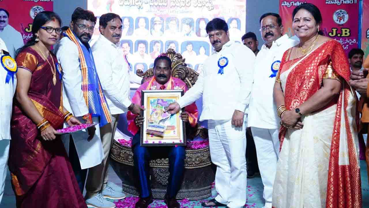 తెలంగాణ ఉద్యమంలో కళాకారుల సేవలు మరువలేనివి : ఎర్రబెల్లి