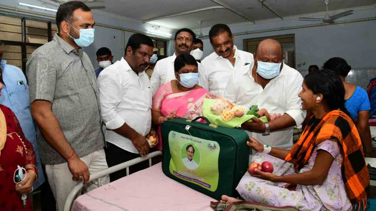 తల్లీబిడ్డల క్షేమమే రాష్ట్ర ప్రభుత్వ ధ్యేయం : మంత్రి గంగుల