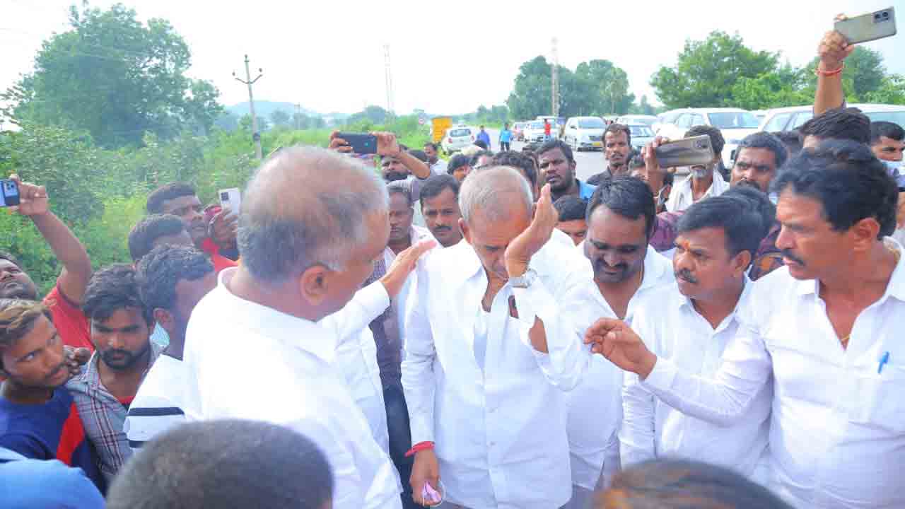 మానవత్వాన్ని చాటుకున్న మంత్రి హరీశ్‌రావు