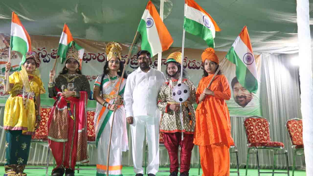 యువతకు స్వాతంత్ర్యం కోసం పడిన కష్టాలు చెప్పాలి.. వజ్రోత్సవాల్లో మంత్రి జగదీష్ రెడ్డి