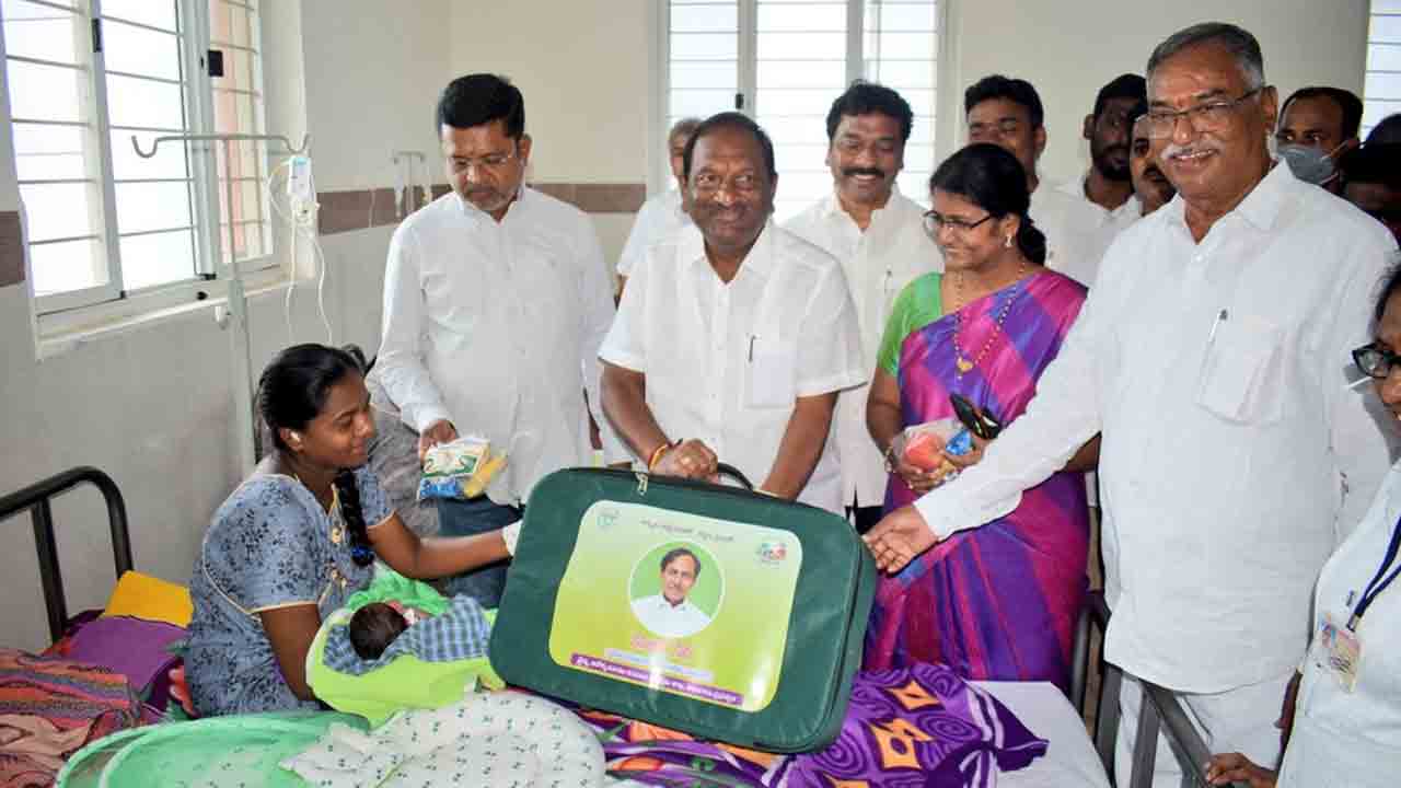 స్వాతంత్ర సమరయోధుల త్యాగాలను నిరంతరం స్మరించుకోవాలి : మంత్రి కొప్పుల