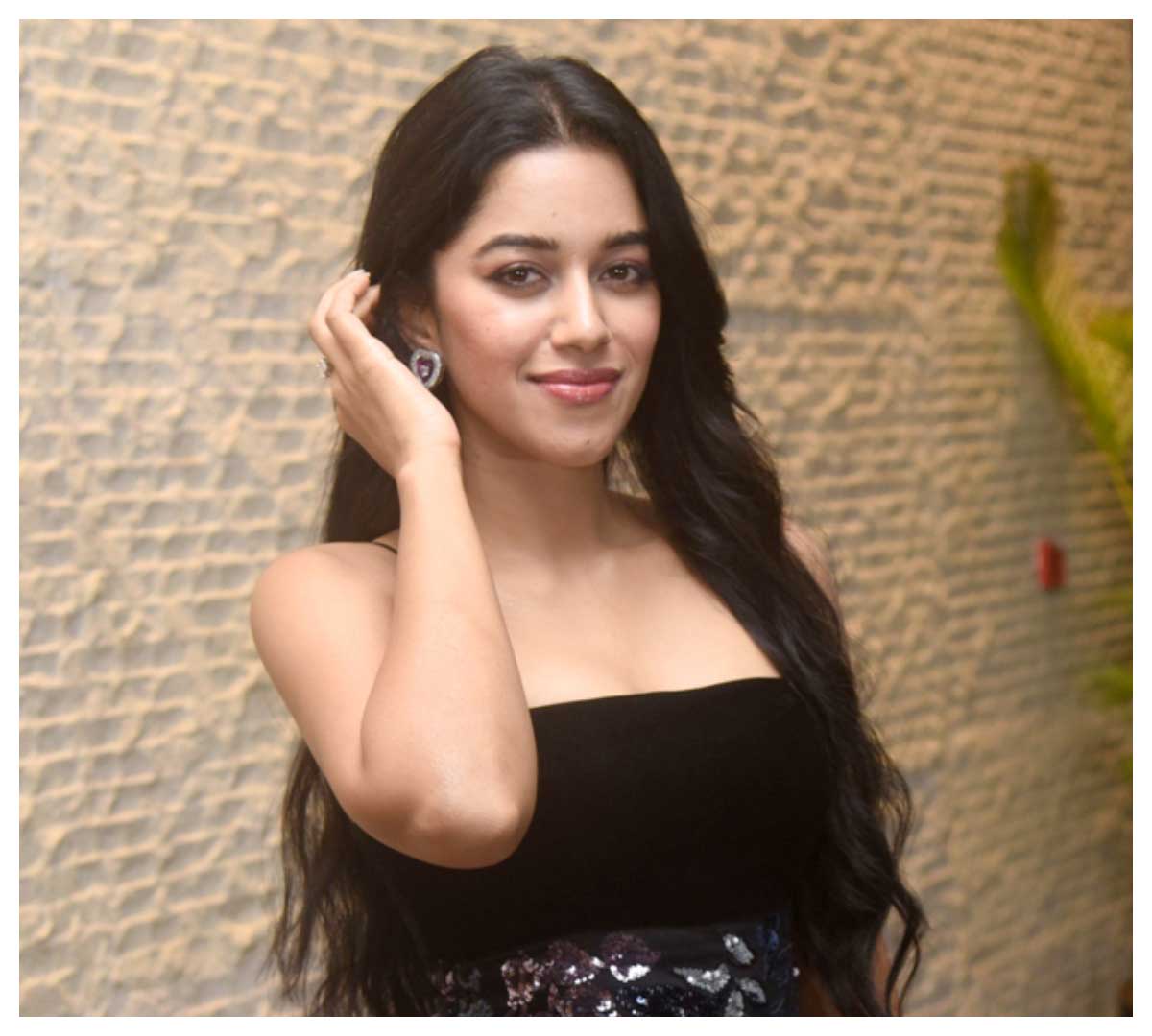 Mirnalini Ravi | కోబ్రా మూవీ ప్రెస్ మీట్‌లో మృణాళిని రవి..