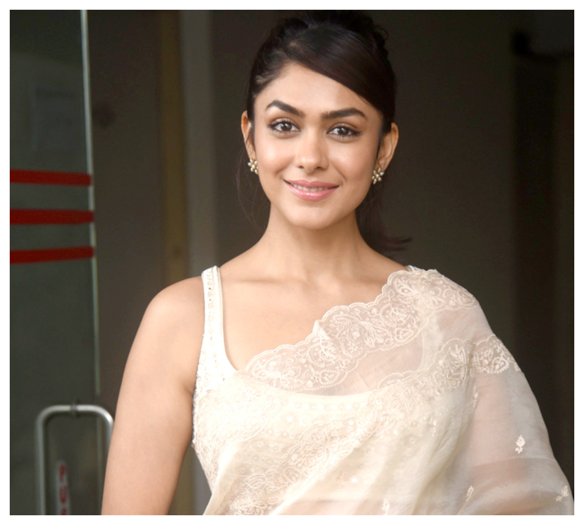 Mrunal Thakur | చీర‌క‌ట్టులో చూడ‌ముచ్చ‌ట‌గా మృణాల్ ఠాకూర్