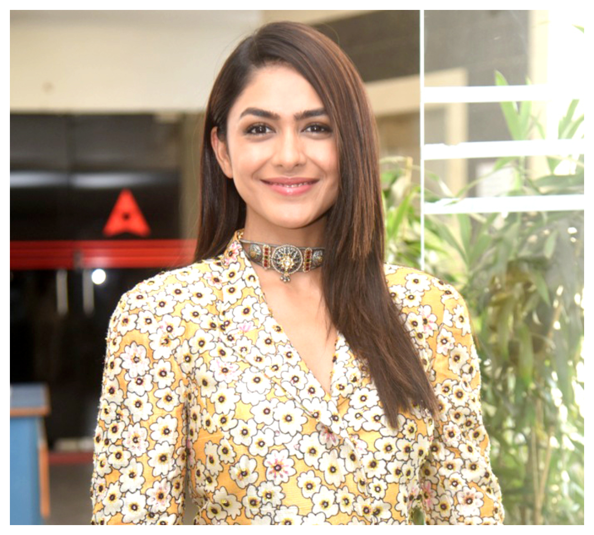 Mrunal Thakur | సీతా రామం మూవీ ఇంటర్వ్యూలో మృణాల్ ఠాకూర్..