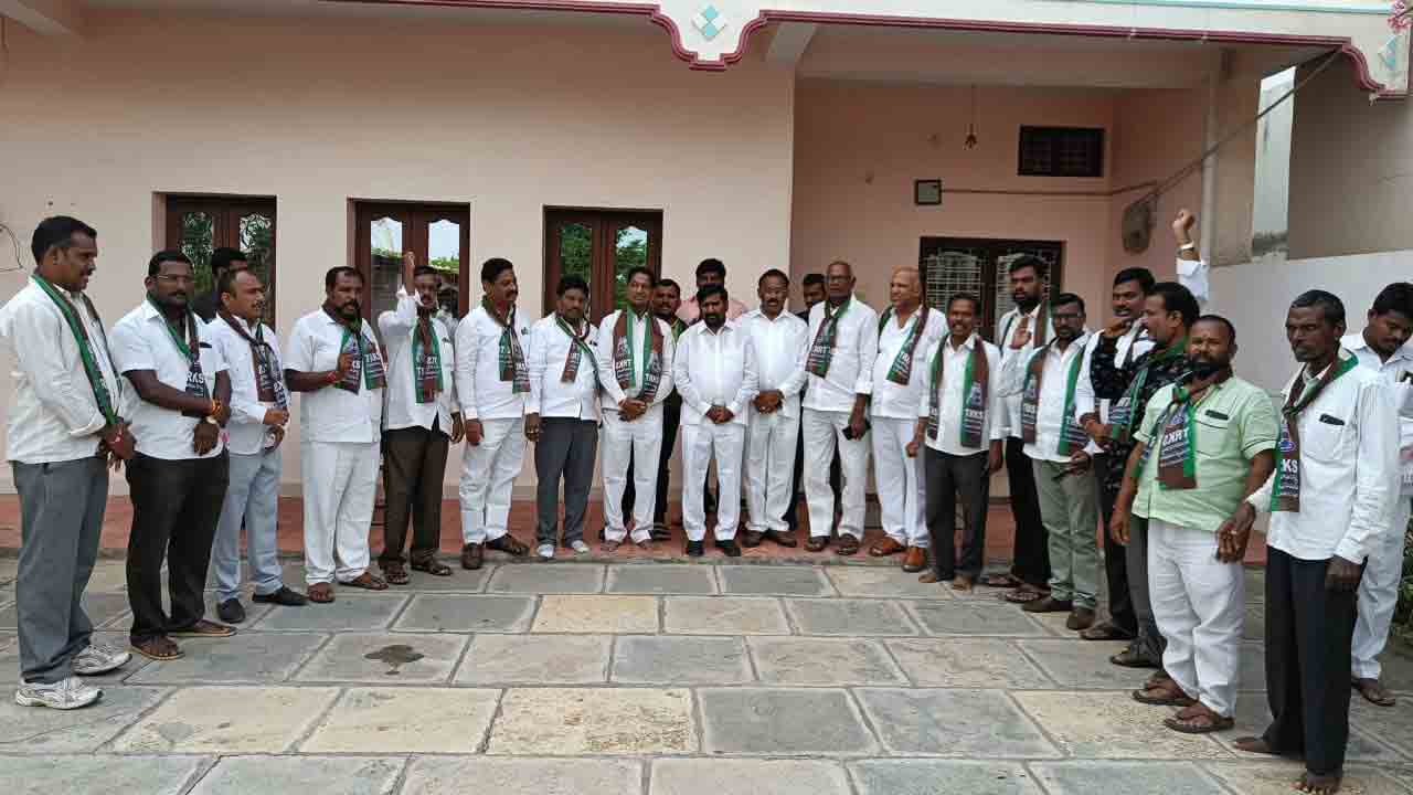 మునుగోడులో టీఆర్‌ఎస్‌కు మద్దతు ప్రకటించిన రాష్ట్ర కుమ్మరి సంఘం