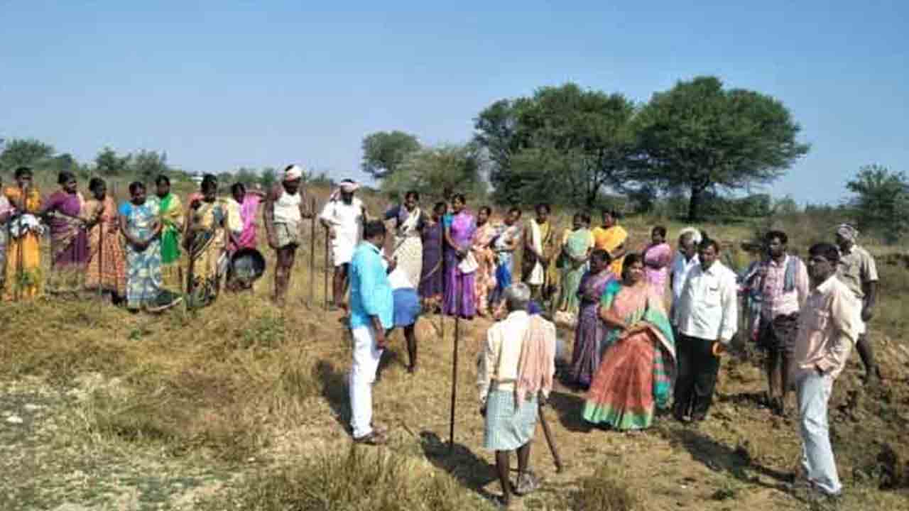 మ‌ళ్లీ విధుల్లోకి ఉపాధి హామీ ఫీల్డ్ అసిస్టెంట్లు