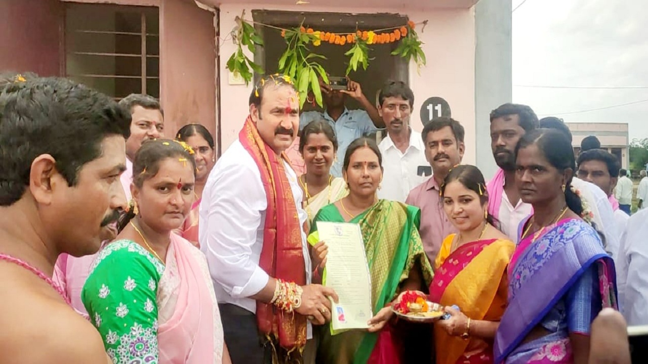 పేదల ఆత్మగౌరవం కోసమే డబుల్‌ బెడ్రూం ఇండ్లు