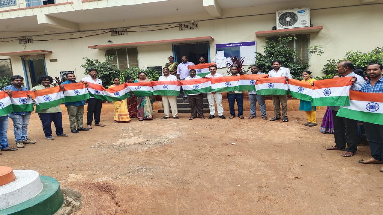 స్వాతంత్య్ర స్ఫూర్తిని చాటేలా..