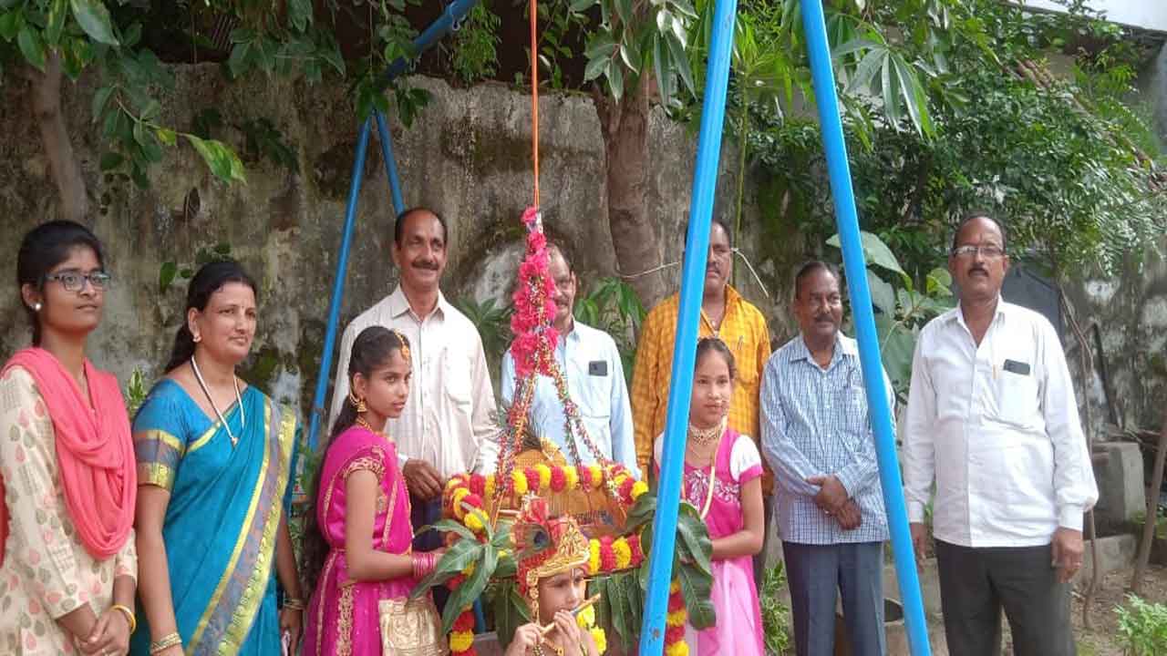 భక్తిశ్రద్ధలతో కృష్ణాష్టమి