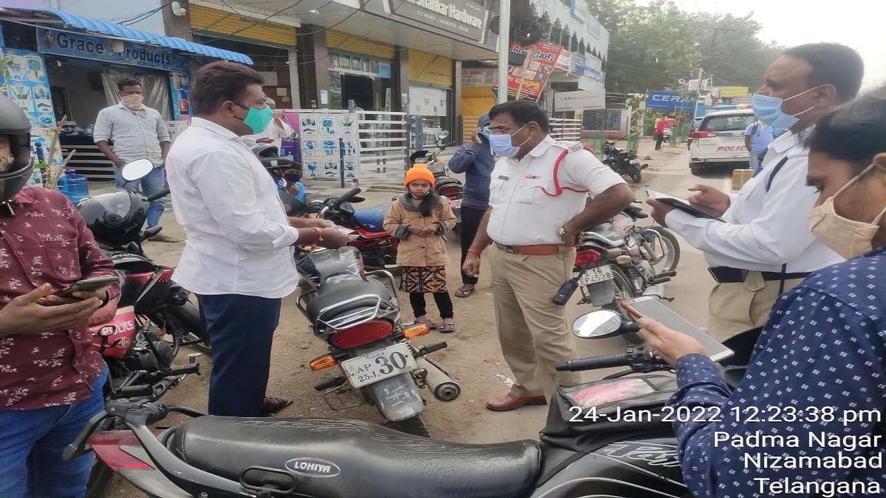 వాహనదారుల ఇష్టారాజ్యం