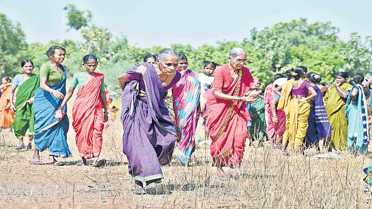 వజ్రోత్సవ వేళ పింఛన్ల పండుగ