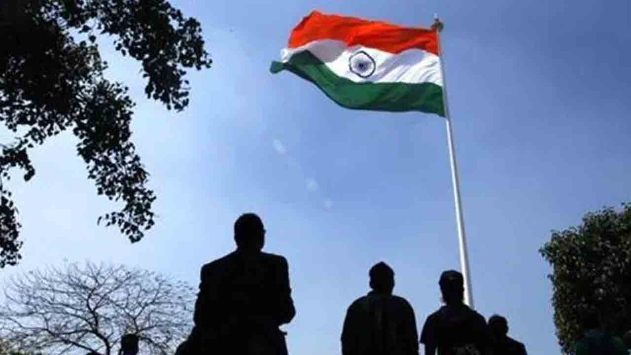 16న ఉద‌యం 11:30 గంట‌ల‌కు సామూహికంగా జాతీయ గీతాలాప‌న‌