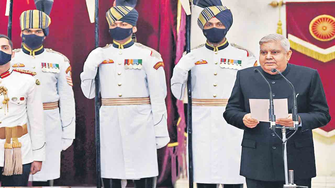 ఉపరాష్ట్రపతిగా జగదీప్‌ ప్రమాణం