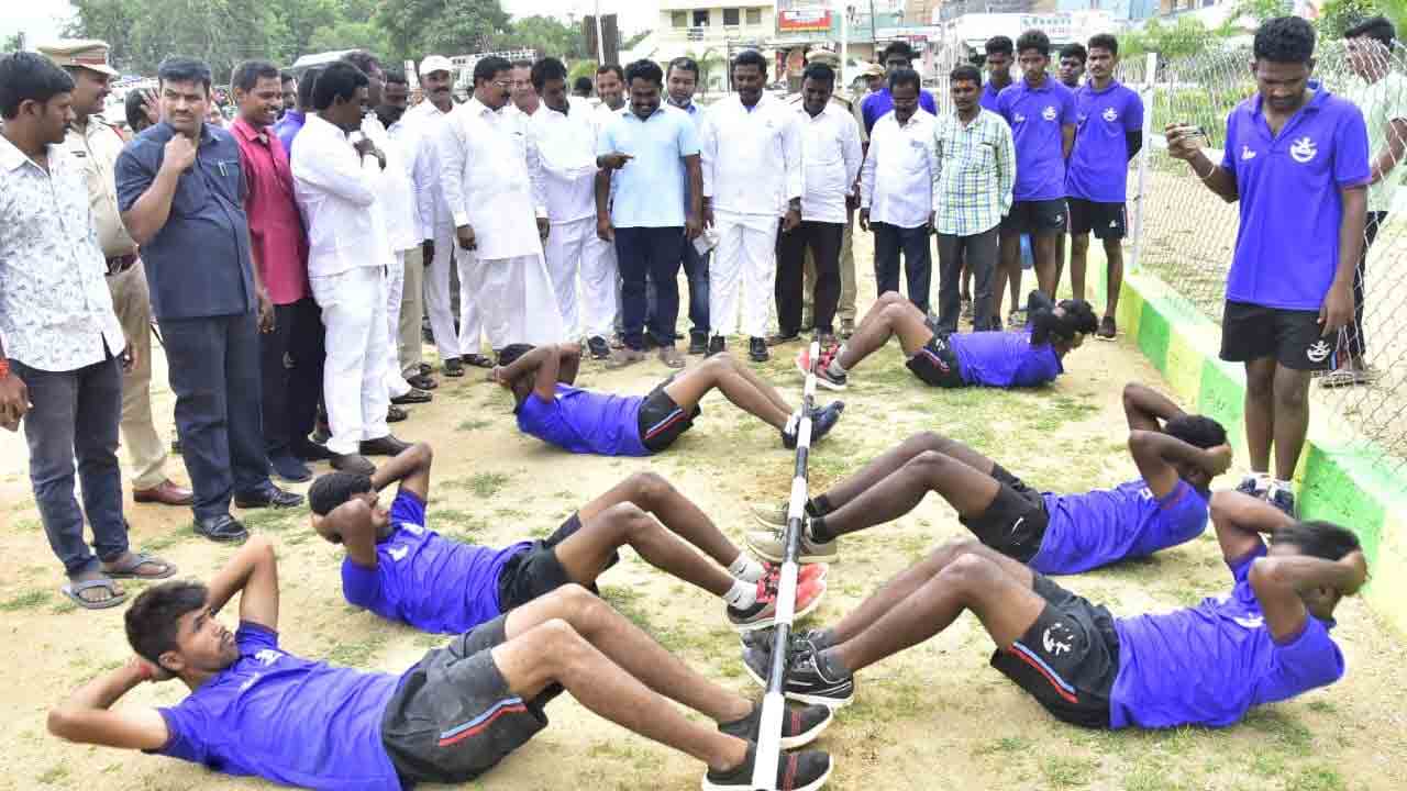 రోజూ వ్యాయామం చేయండి.. ఆరోగ్యంగా ఉండండి: మంత్రి నిరంజన్‌ రెడ్డి