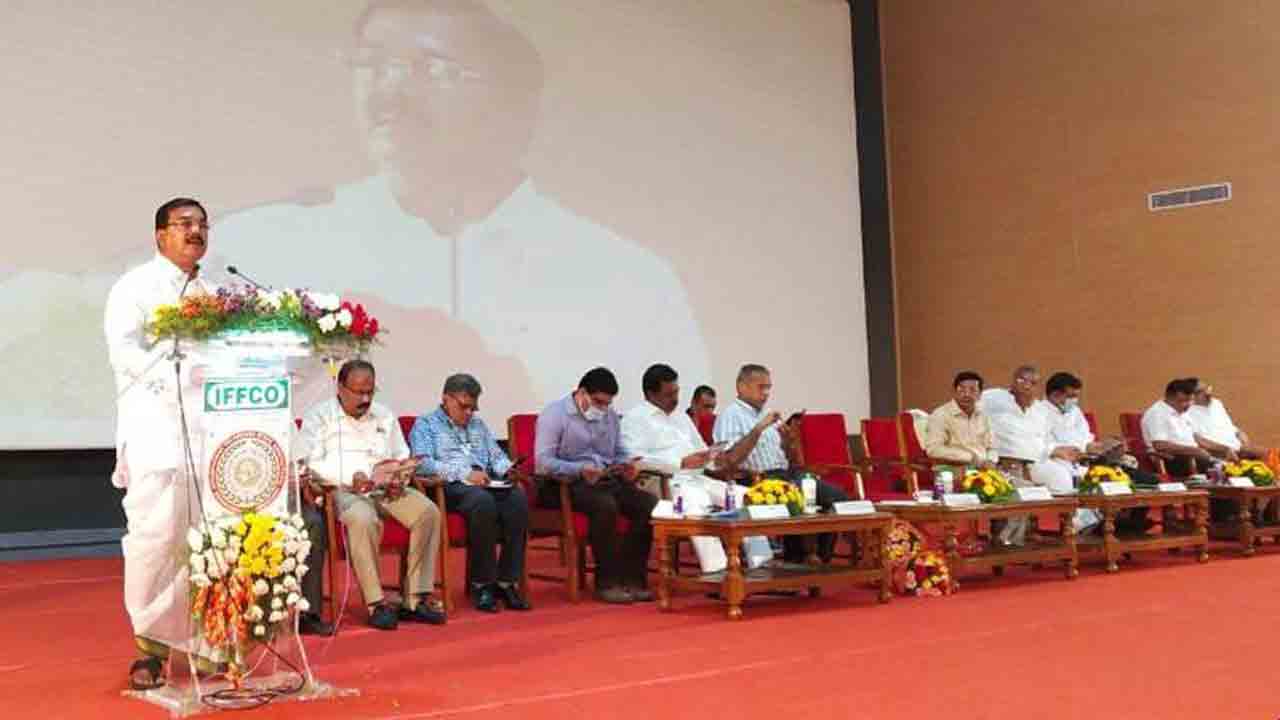 ప్రపంచ వ్యవసాయానికి ఆదర్శం నానో యూరియా: మంత్రి నిరంజన్‌ రెడ్డి