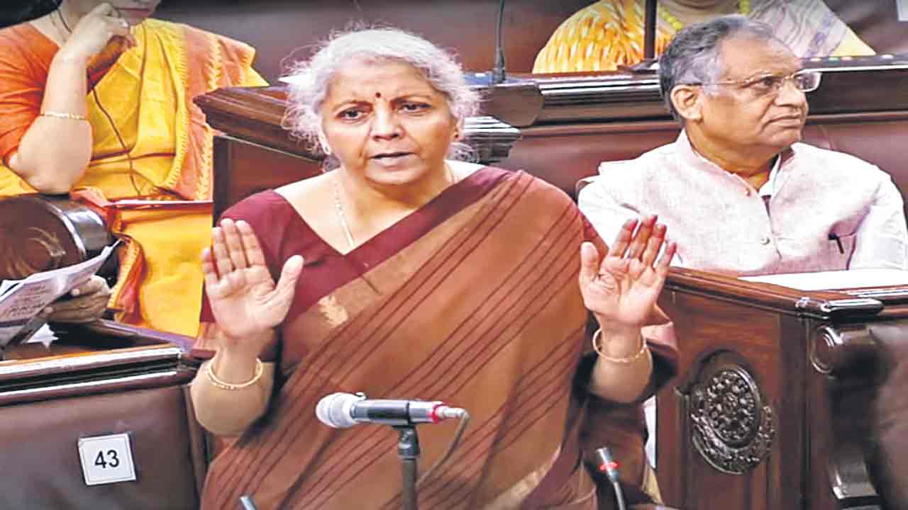 రూపాయి పతనం కాలేదు