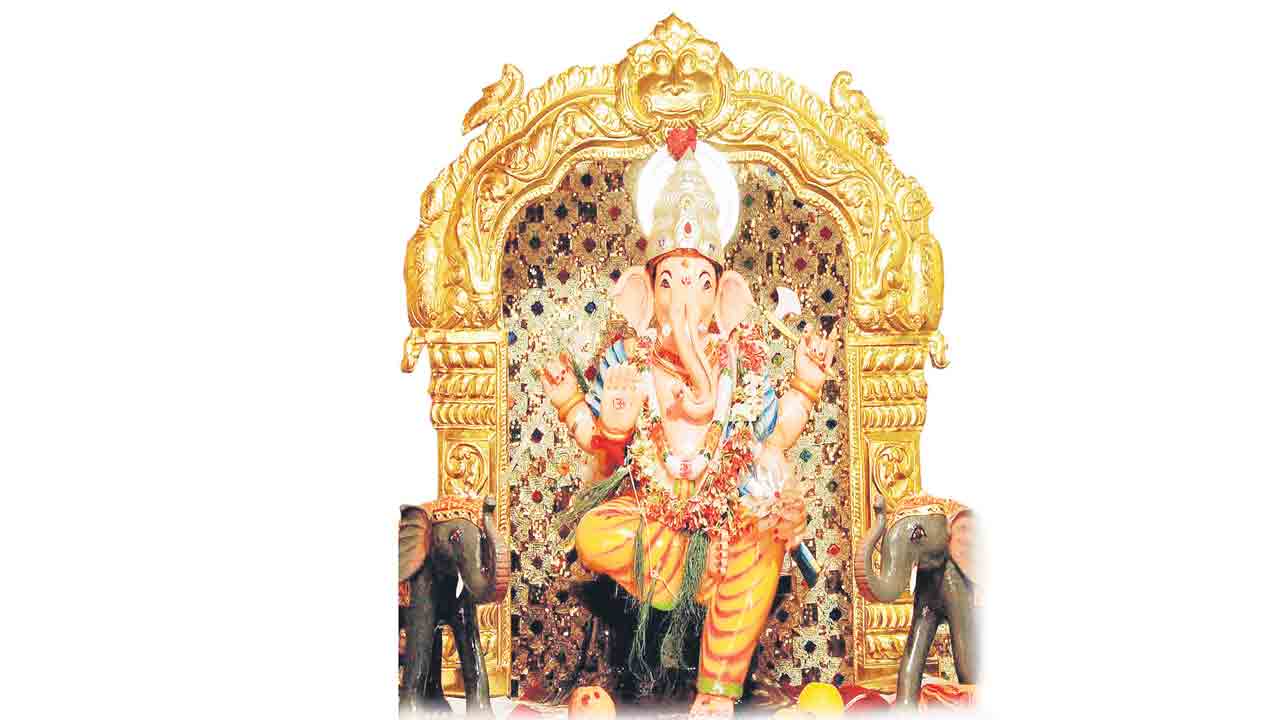 కొలువుదీరనున్న కర్ర గణేశుడు