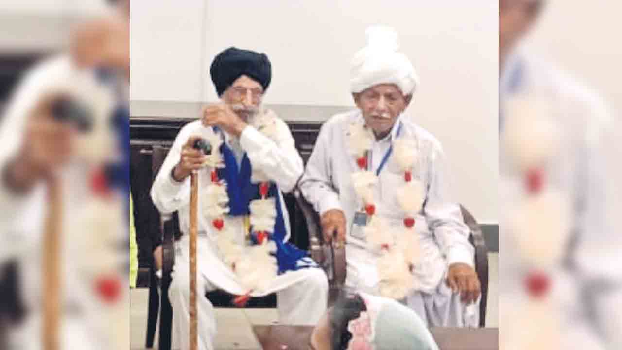 75 ఏండ్ల తర్వాత కలుసుకున్న బాబాయ్‌-అబ్బాయ్‌