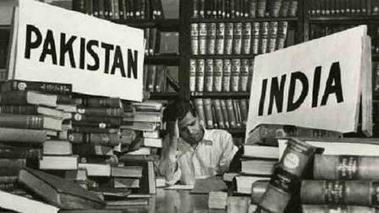 విభజన వేళ.. అక్షరాల పంపకాలు