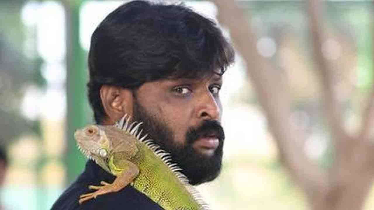 సైబర్‌ క్రైమ్‌ పోలీసులకు చీకోటి ప్రవీణ్‌ ఫిర్యాదు