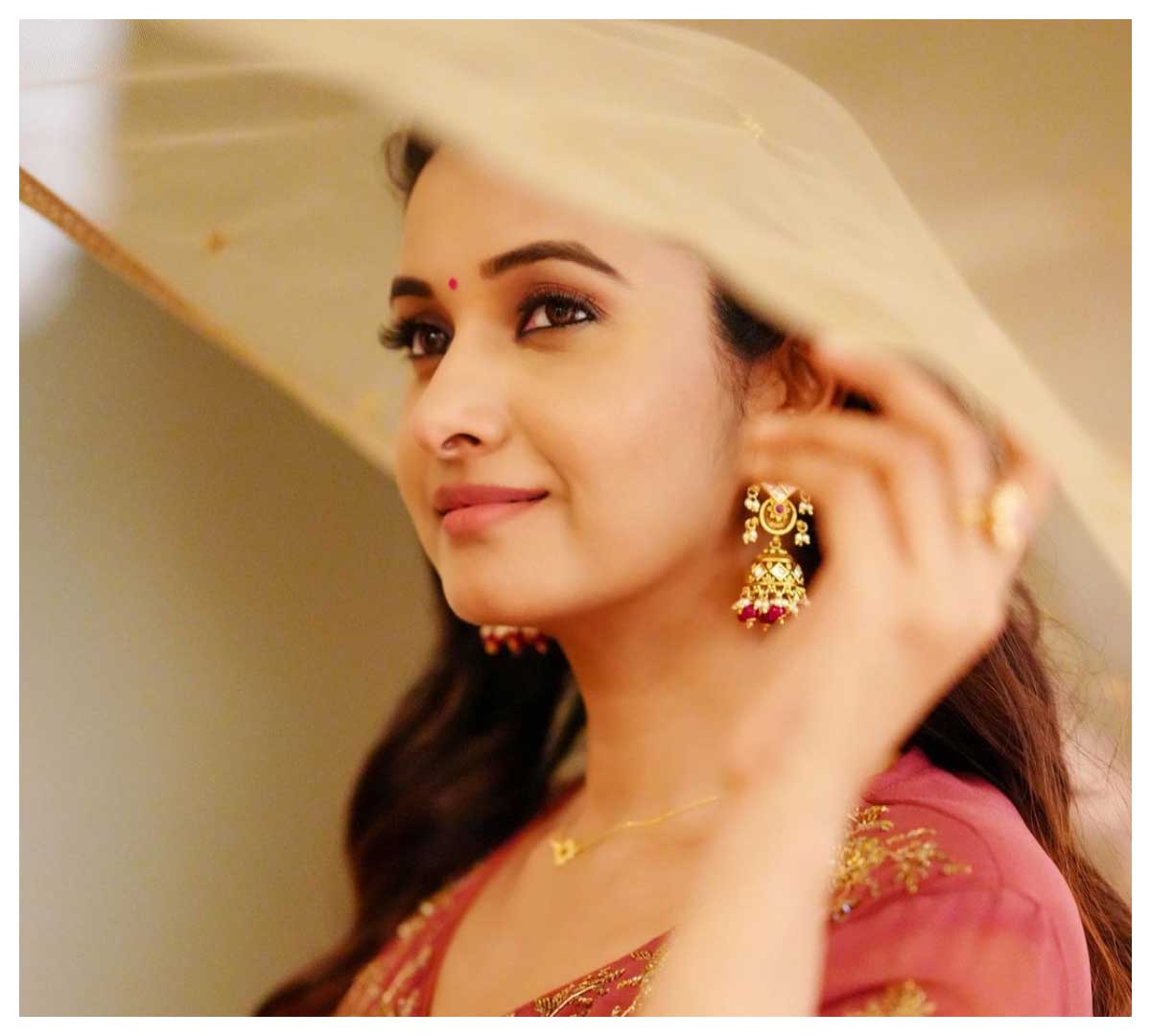 Priya Bhavani Shankar | చూపుల‌తో మ‌త్తెక్కిస్తున్న ప్రియా భవానీ శంకర్..