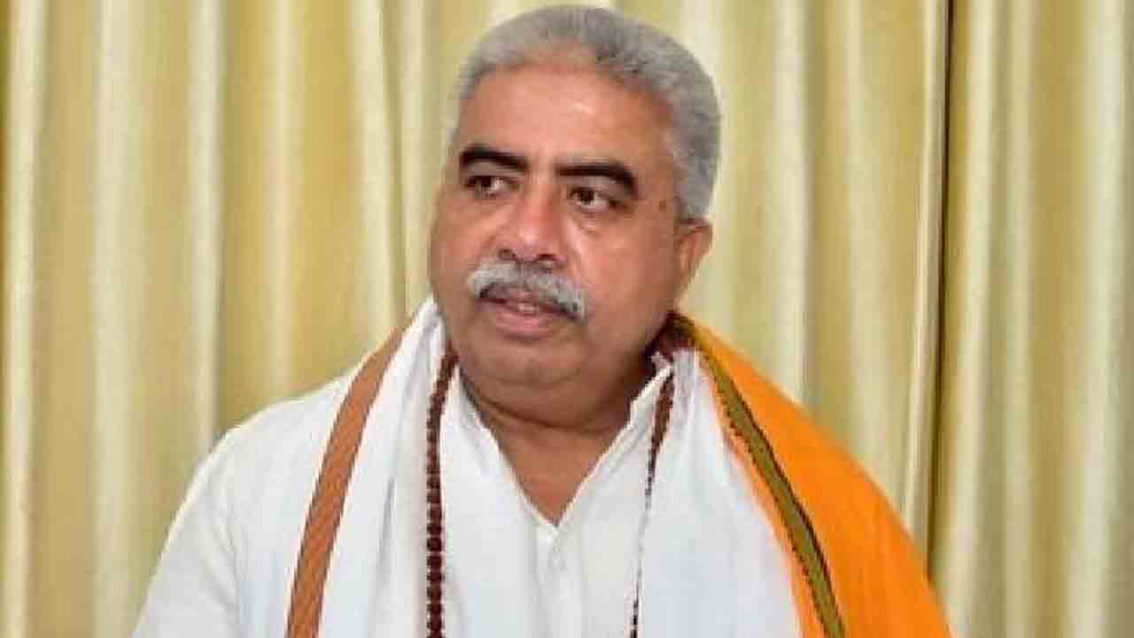 బీజేపీ మంత్రి కోర్టు నుంచి పరార్‌