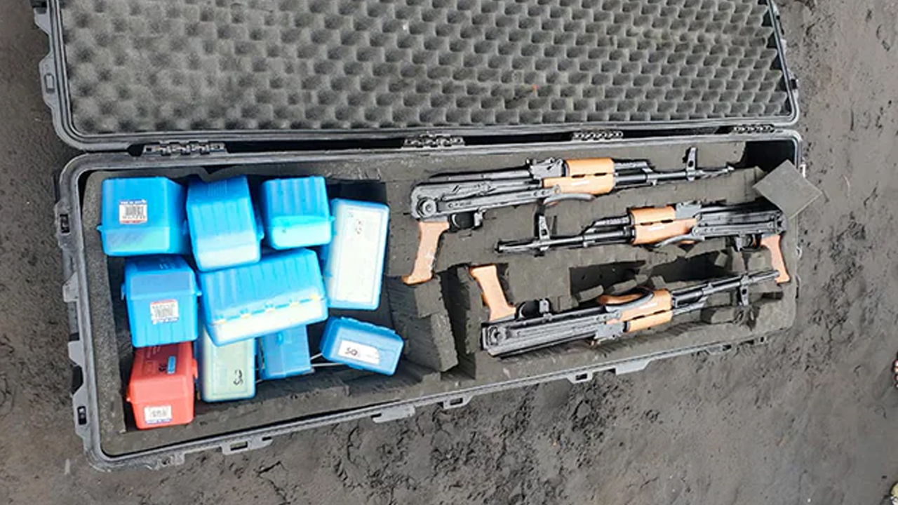 ఏకే-47 రైఫిళ్ల ప‌డ‌వ‌లో ఉగ్ర‌వాద కోణం లేదు