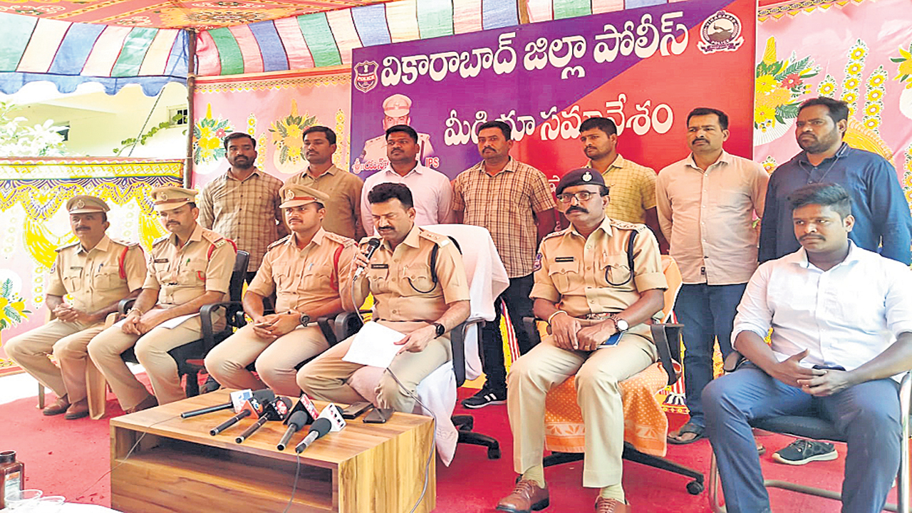 నకిలీ పదార్థాలు విక్రయిస్తే కఠిన చర్యలు