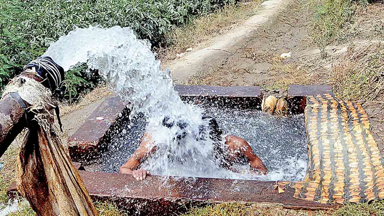 పాతాళగంగ.. ఉప్పొంగంగ..