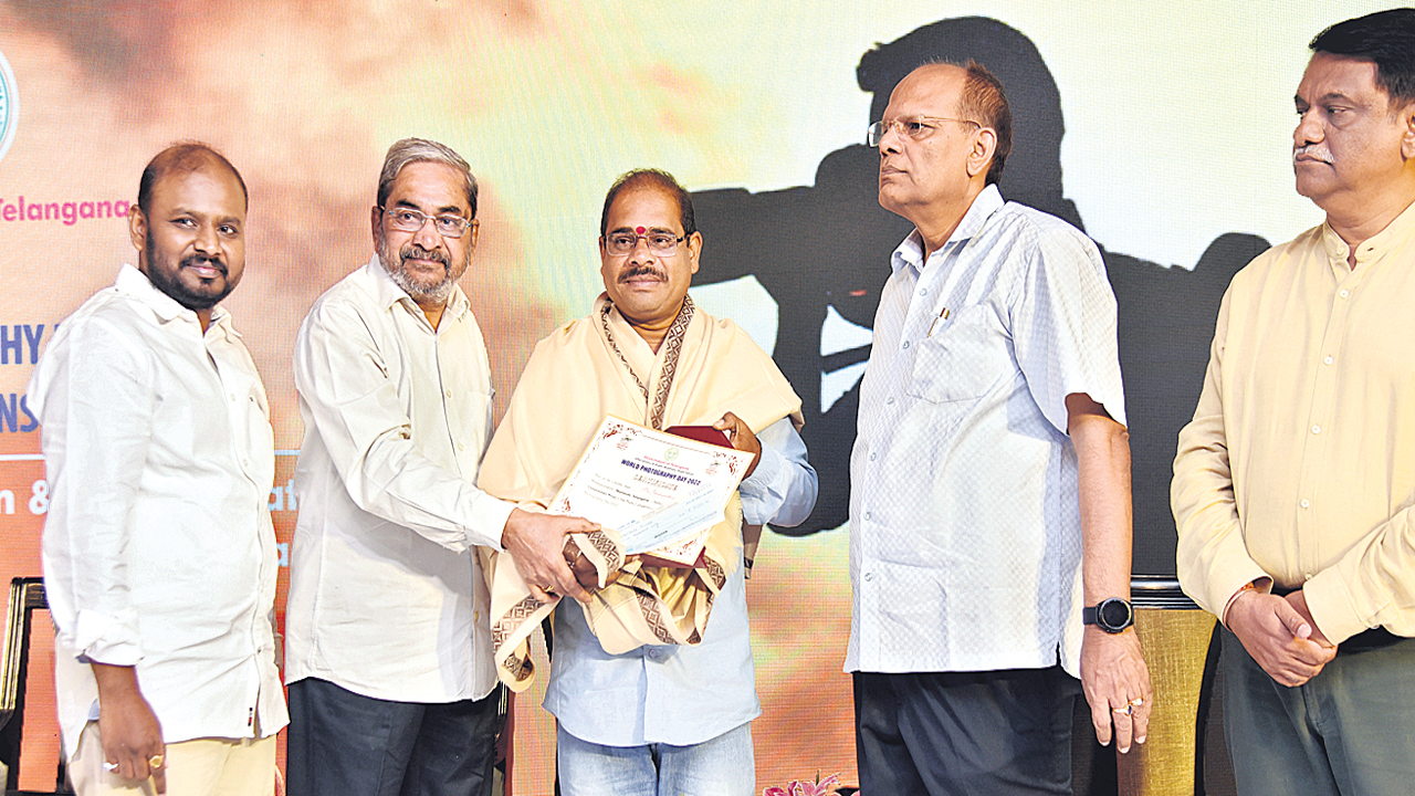 ఒక్క చిత్రం.. ఎన్నో భావాలు