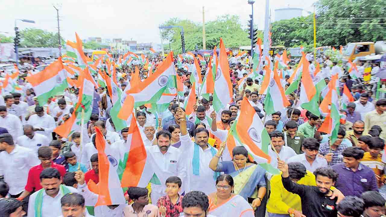 మువ్వన్నెల సౌరభం