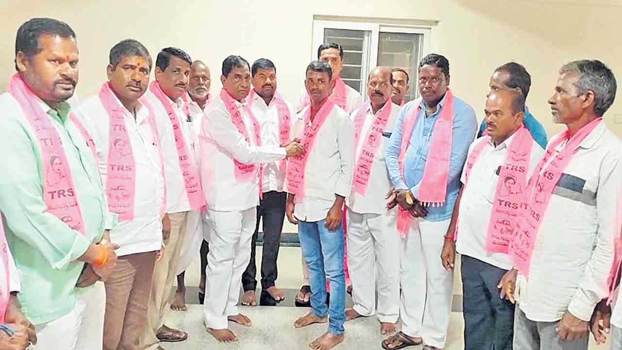 ప్రతిపక్షాల కుట్రలు సాగనివ్వం