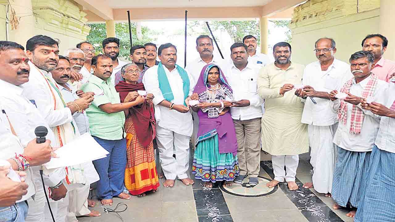 నిరుపేదల సంక్షేమానికి ప్రభుత్వం పెద్దపీట