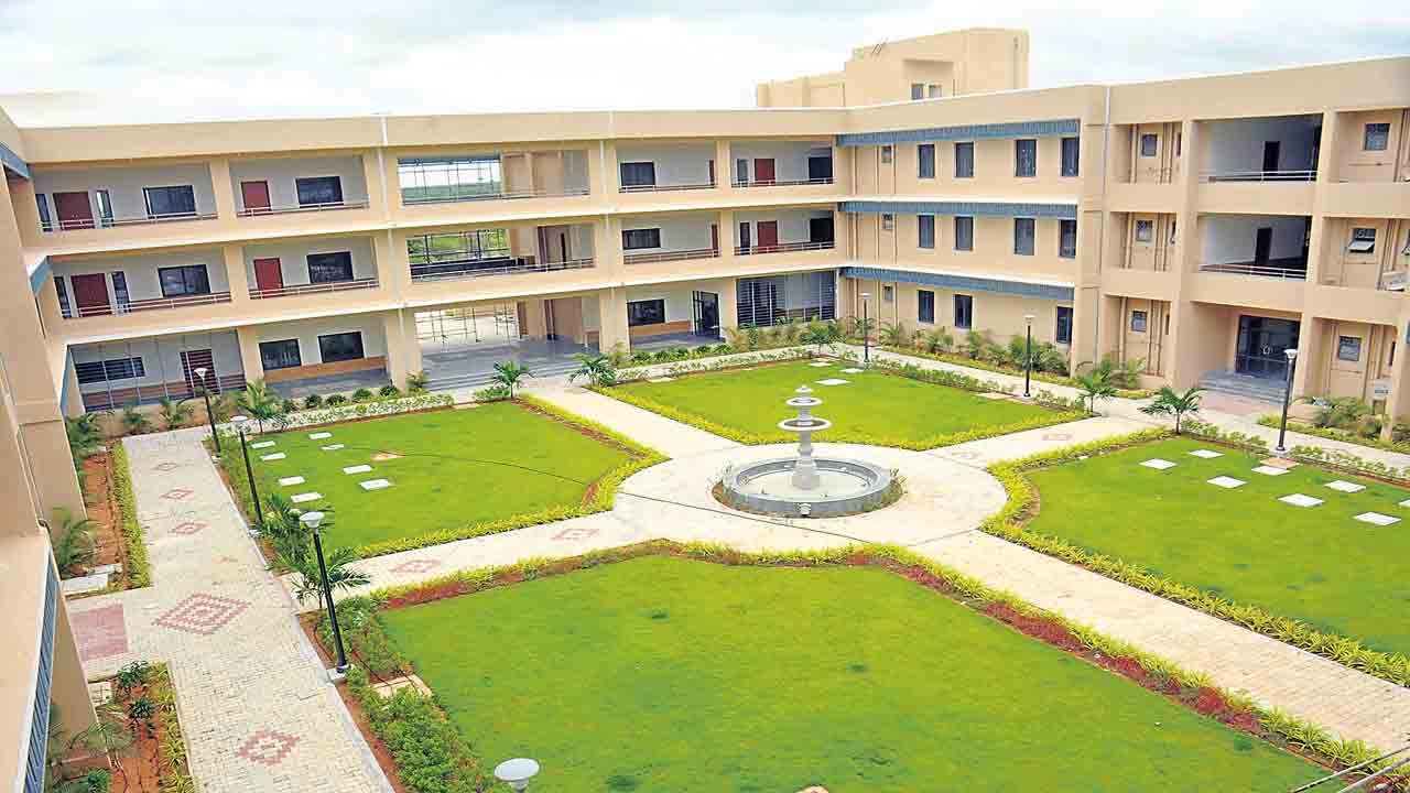 పది రోజుల్లోగా కలెక్టరేట్‌ ప్రారంభం