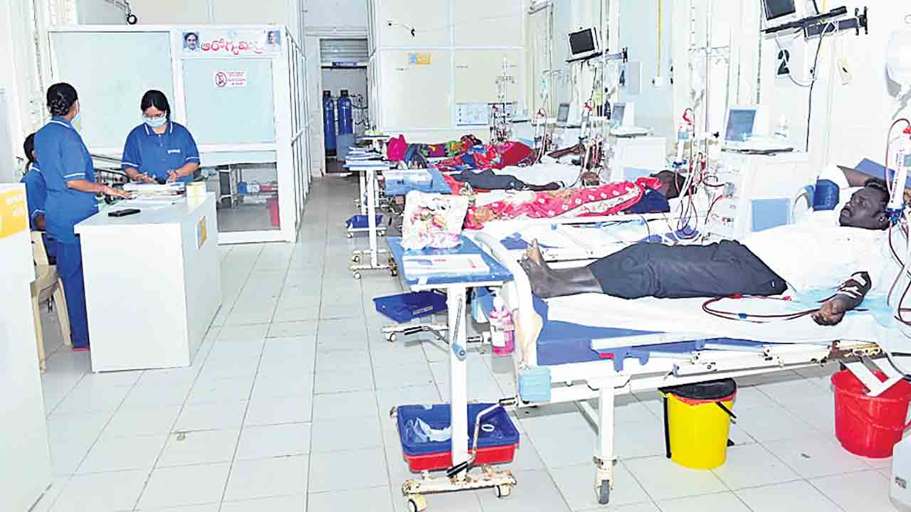 డయాలసిస్‌ రోగులకు ఆపదలో అండగా..