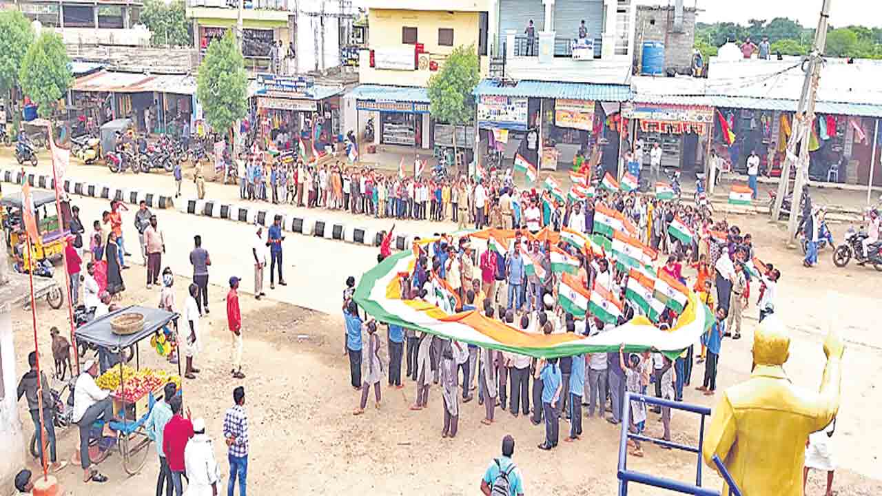 ఉప్పొంగిన దేశభక్తి..