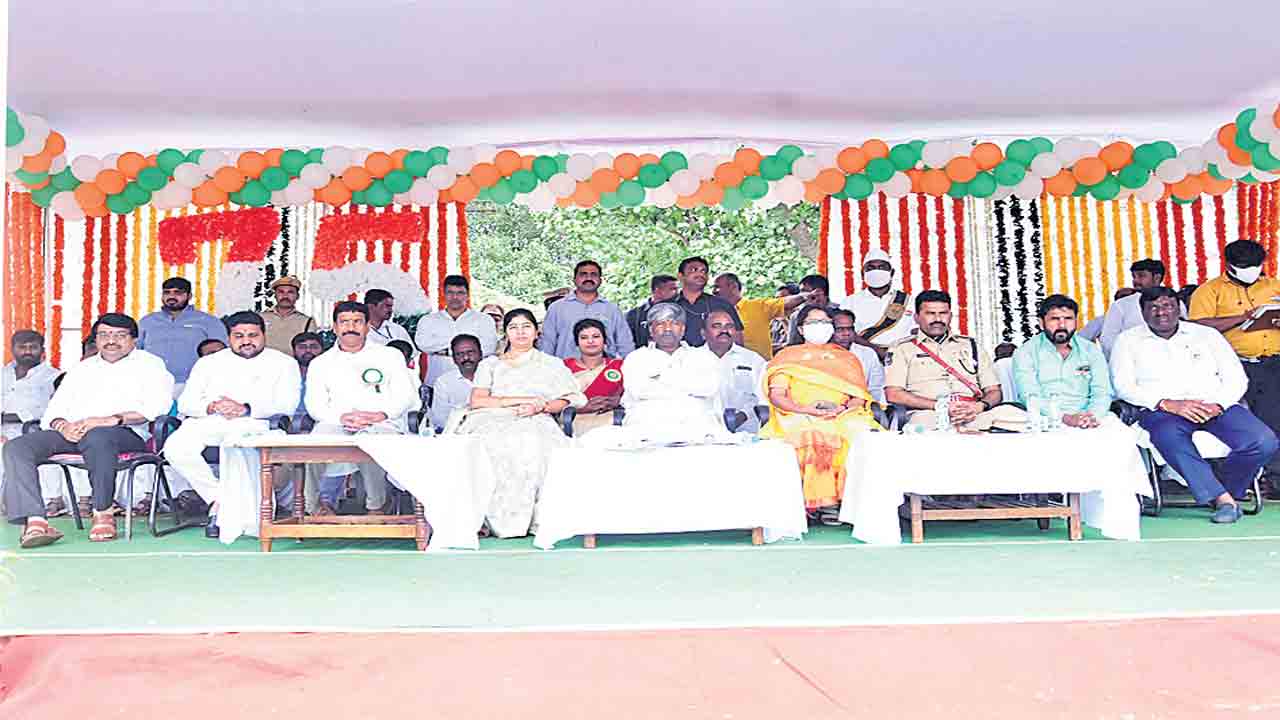 దేశ సేవకు పునరంకితమవుదాం