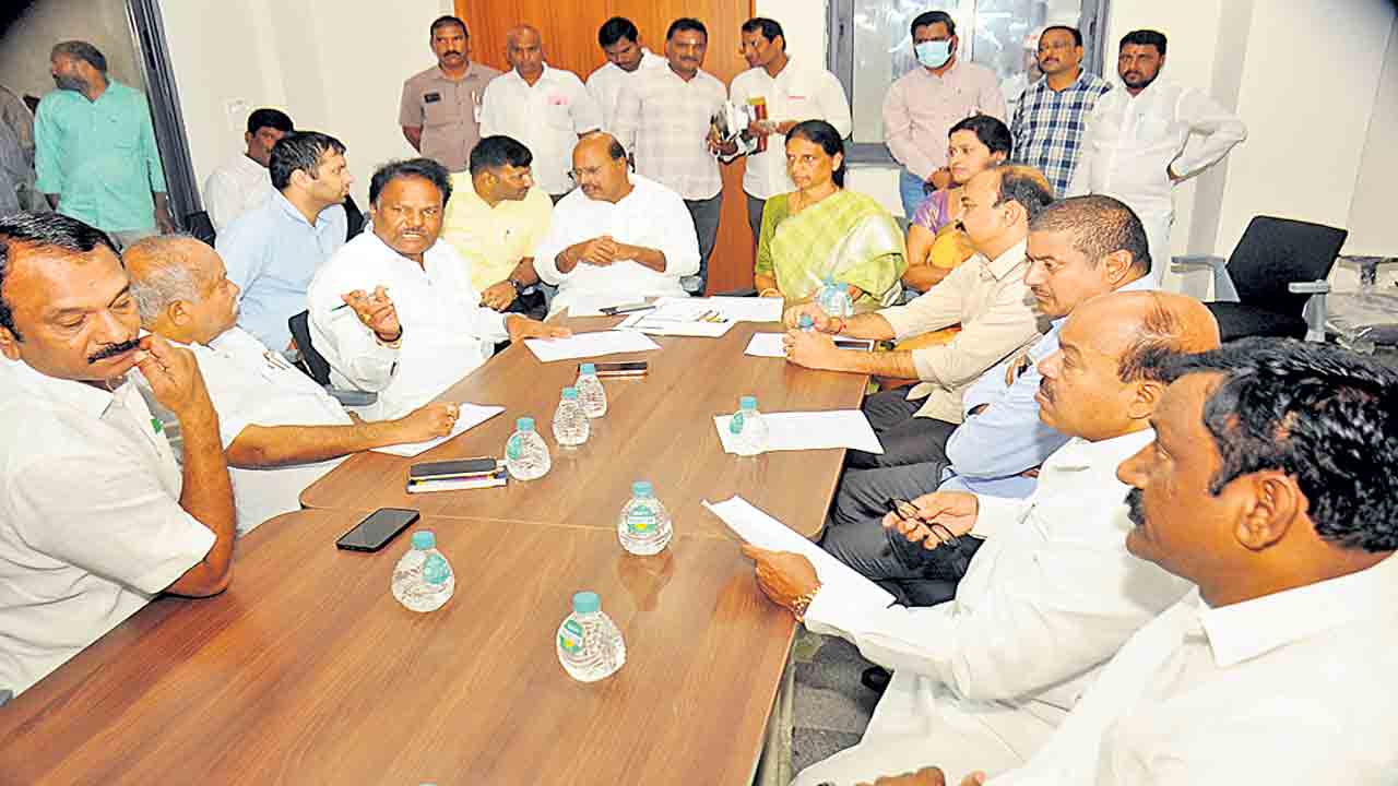 బహిరంగ సభకు ముమ్మర ఏర్పాట్లు