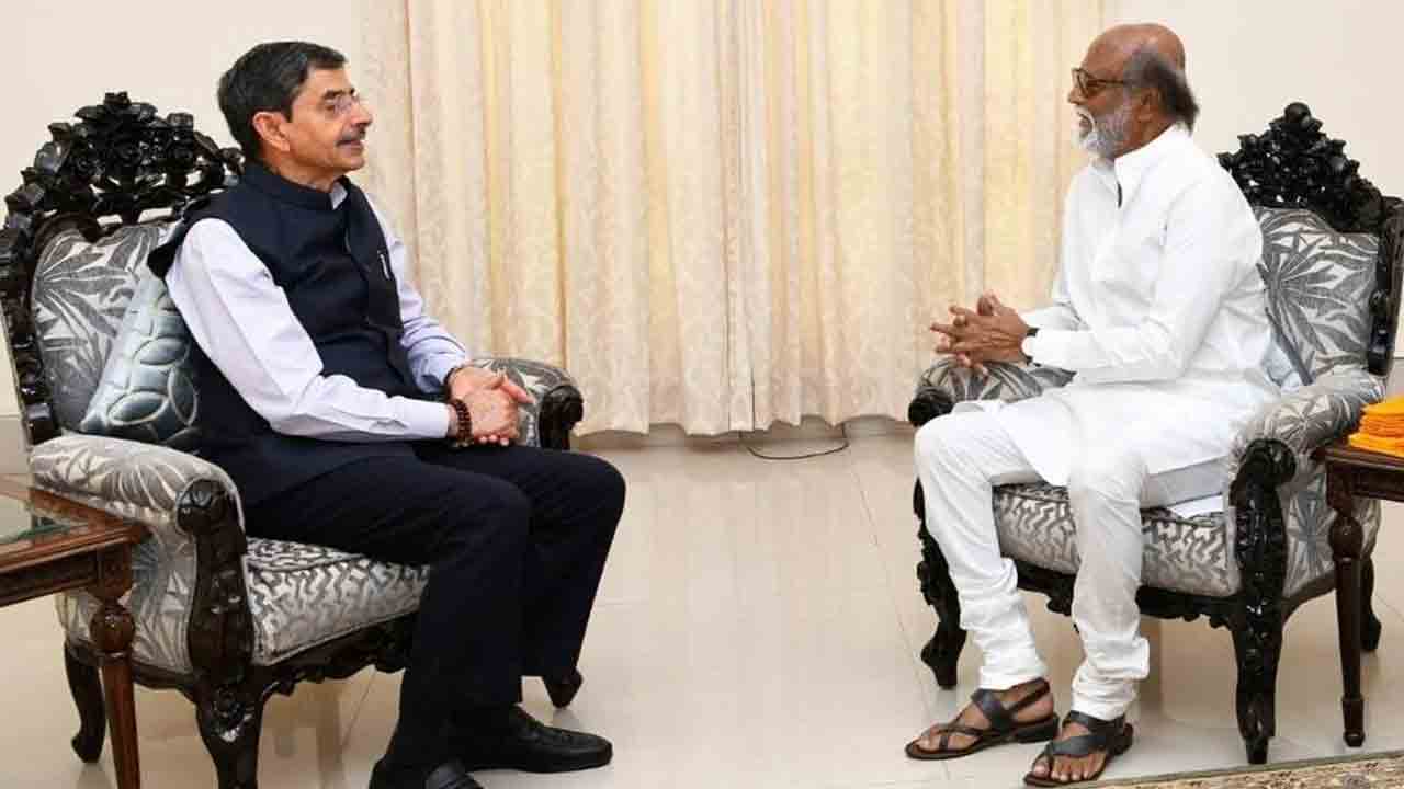 రాజ‌కీయాల్లోకి వ‌చ్చే ప్ర‌స‌క్తే లేదు : ర‌జ‌నీకాంత్