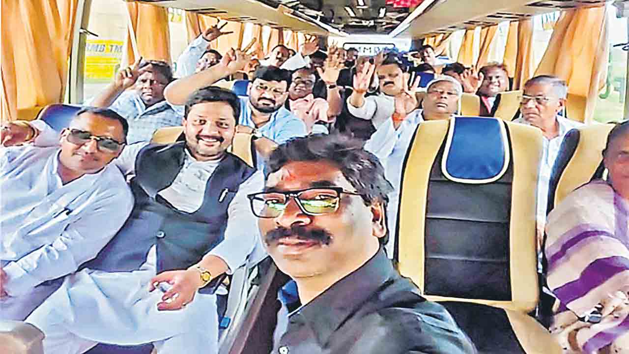 జార్ఖండ్లో రిసార్ట్ రాజకీయం!