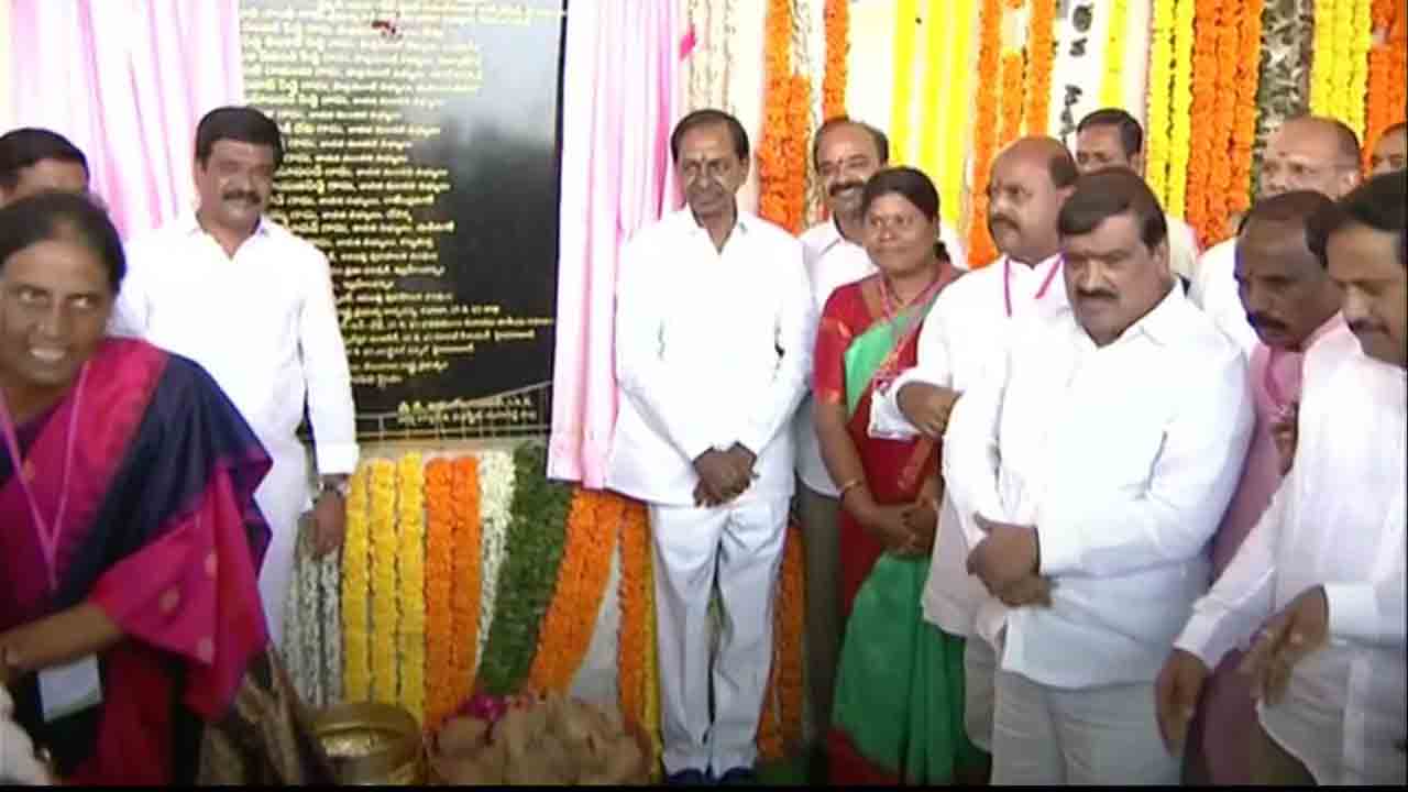 రంగారెడ్డి జిల్లా క‌లెక్ట‌రేట్‌ను ప్రారంభించిన సీఎం కేసీఆర్