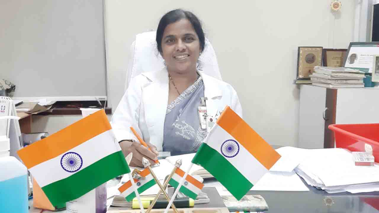 సర్కారు దవాఖానలో రోబో వైద్యం