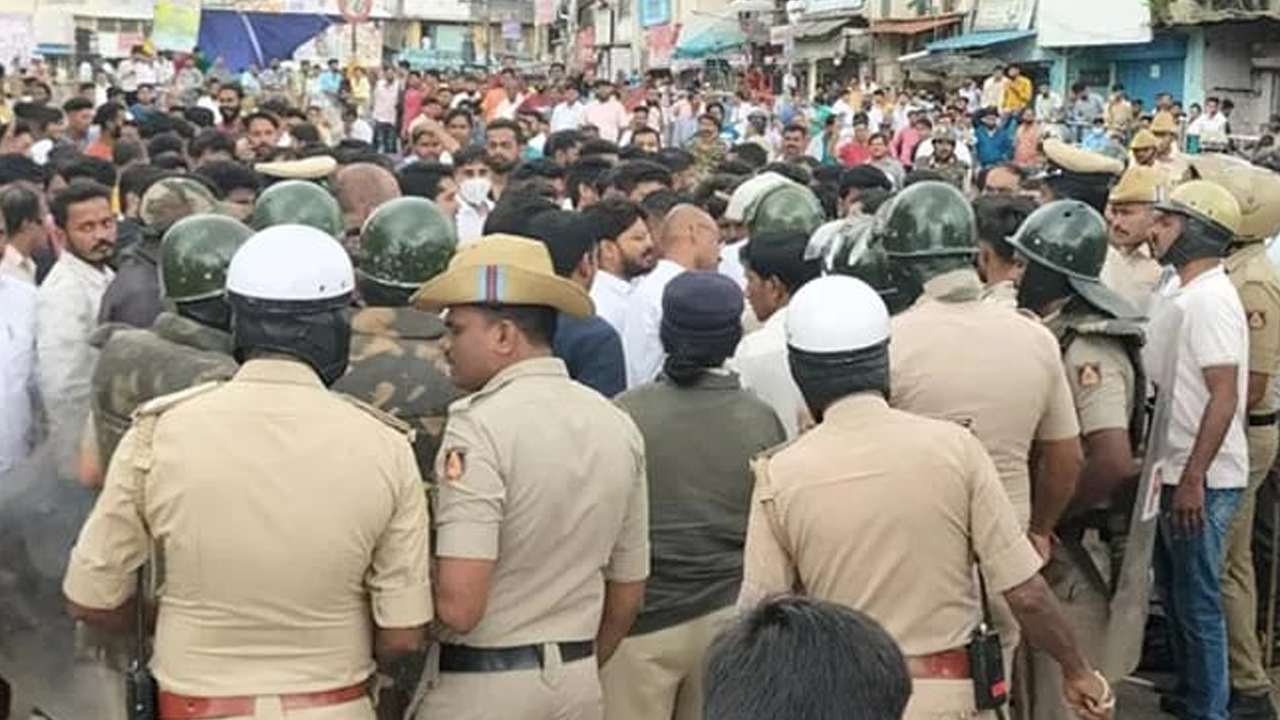 Shivamogga | శివ‌మొగ్గ‌లో ఘ‌ర్ష‌ణ‌.. ప్ర‌ద‌ర్శ‌న‌ల‌పై నిషేధం