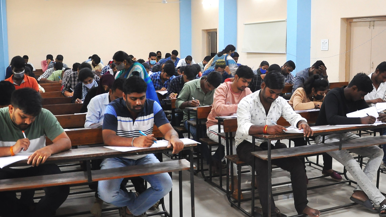 SI Preliminary Key | ఎస్సై ప్రిలిమిన‌రీ కోసం టాప‌ర్స్ `కీ`!