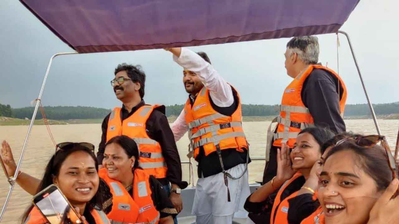 Hemant Soren | జార్ఖండ్‌లో హైడ్రామా.. బోట్‌లో సీఎం హేమంత్ షికారు!