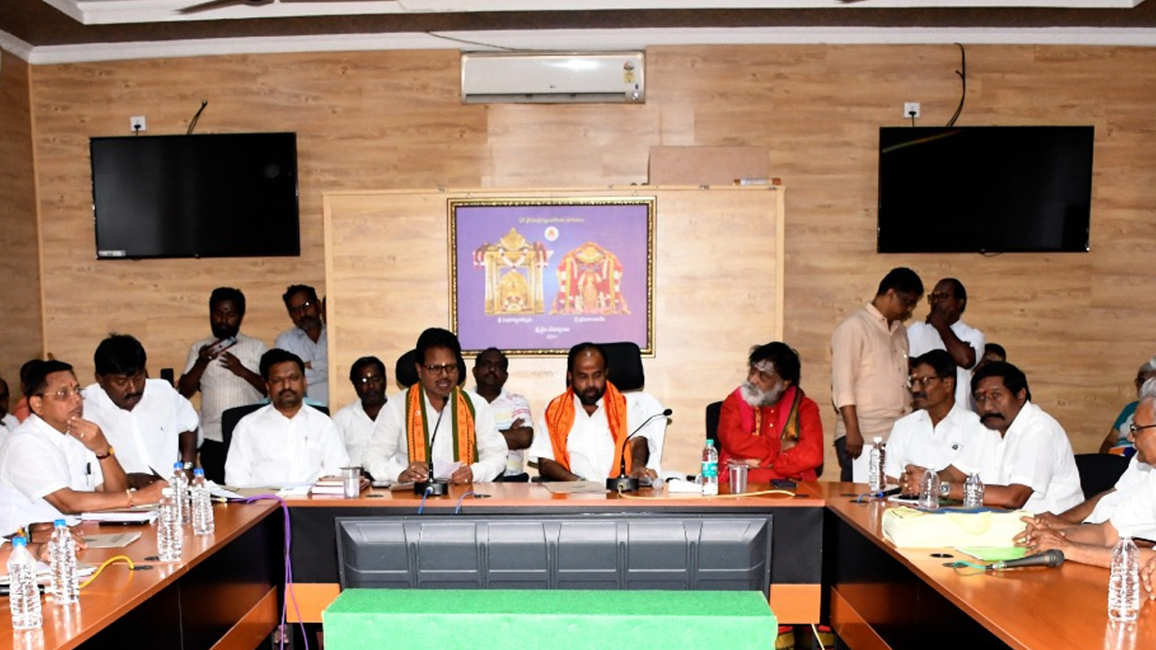 Srisailam | యాత్రికుల వసతుల కల్పనకు స‌త్రాల నిర్వాహ‌కులు సహకరించాలి