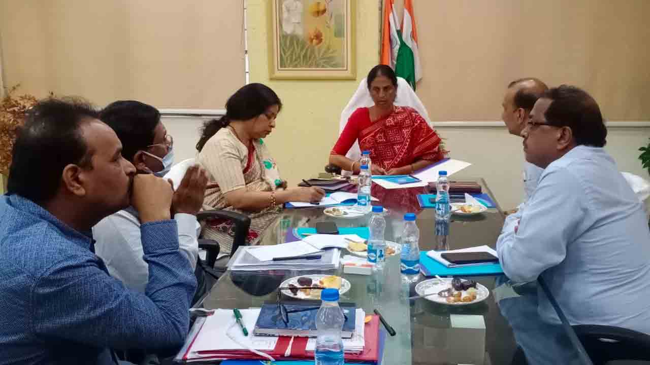 బాస‌ర ట్రిపుల్ ఐటీ విద్యార్థులు ఉద్యోగ‌ అవ‌కాశాల‌ను అందిపుచ్చుకోవాలి